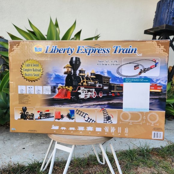 NEW Christmas Train Set 6 Car Locomotive Electronic Train Set Battery Operated - Picture 1 of 13